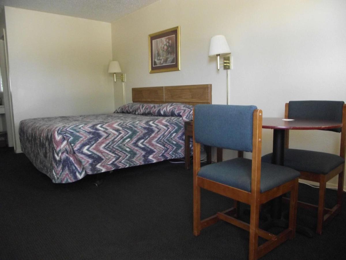 Glen Rose Inn & Suites Bagian luar foto