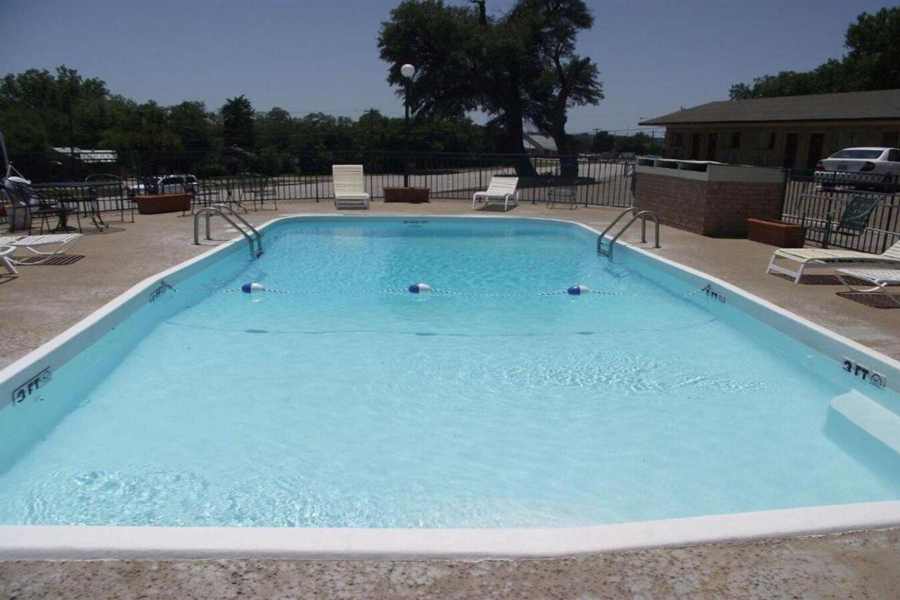 Glen Rose Inn & Suites Bagian luar foto