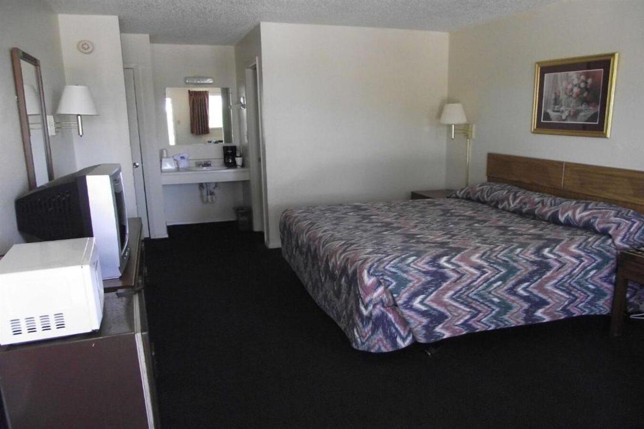 Glen Rose Inn & Suites Bagian luar foto