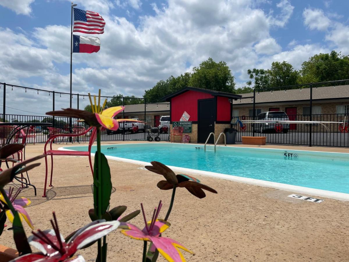 Glen Rose Inn & Suites Bagian luar foto