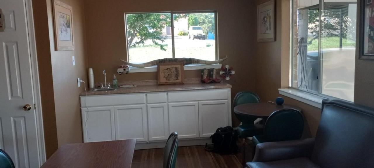 Glen Rose Inn & Suites Bagian luar foto