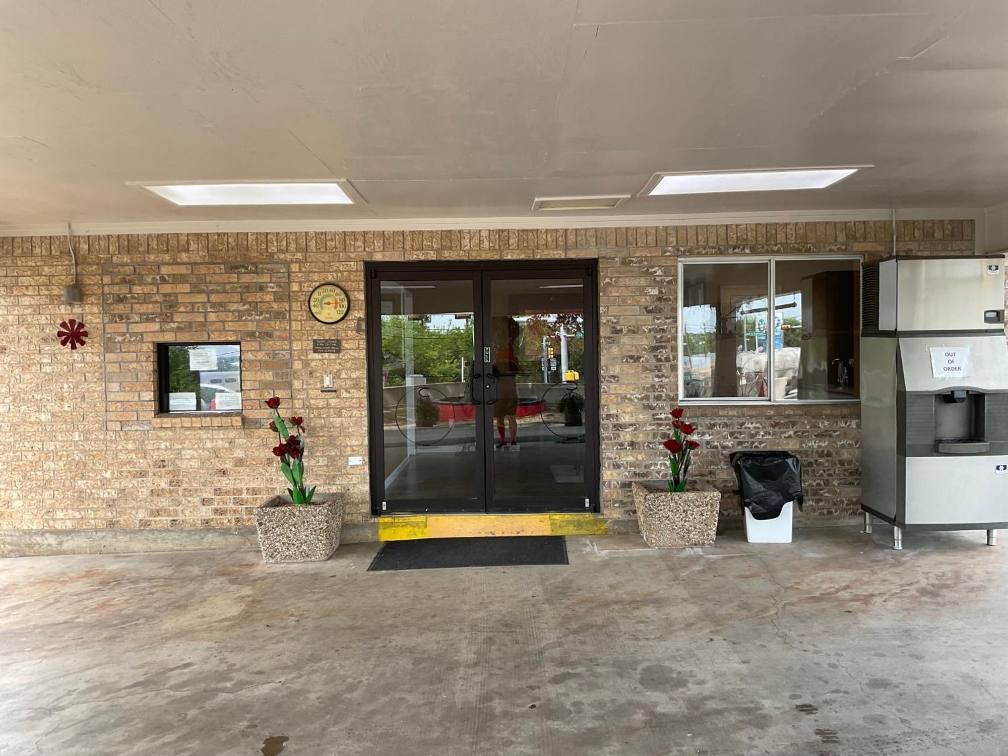 Glen Rose Inn & Suites Bagian luar foto