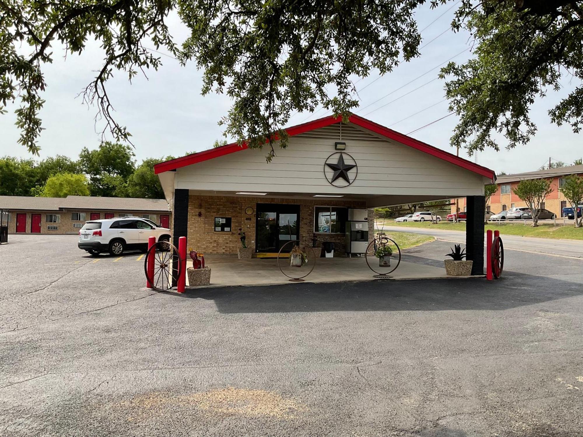Glen Rose Inn & Suites Bagian luar foto
