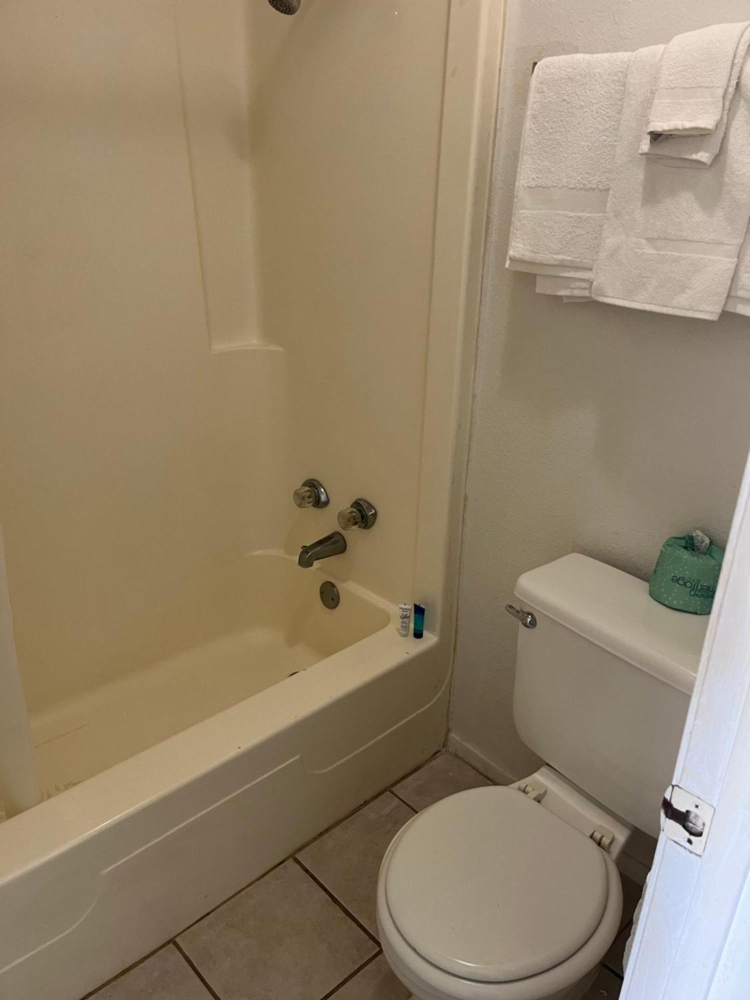 Glen Rose Inn & Suites Bagian luar foto