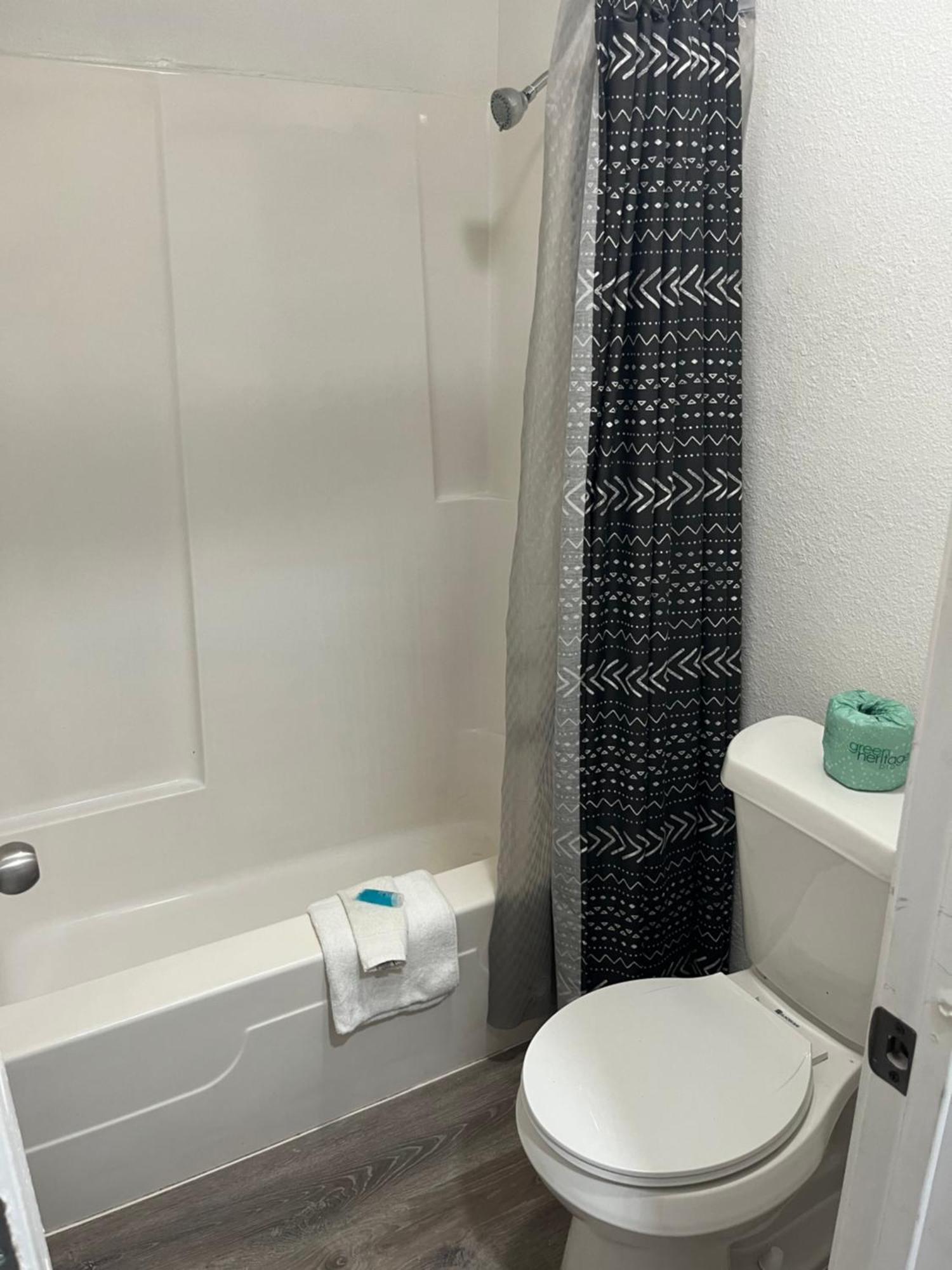Glen Rose Inn & Suites Bagian luar foto