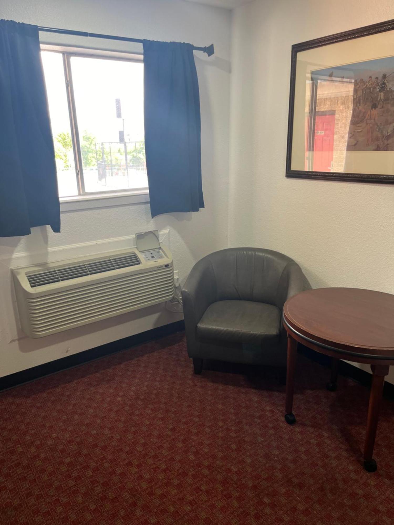 Glen Rose Inn & Suites Ruang foto